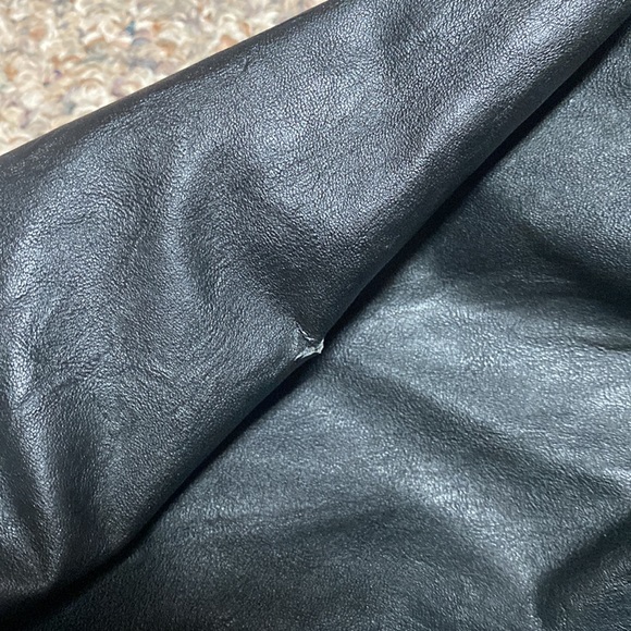 XXL original Guess black leather jacket. Multiple pockets in and out. - Picture 10 of 10